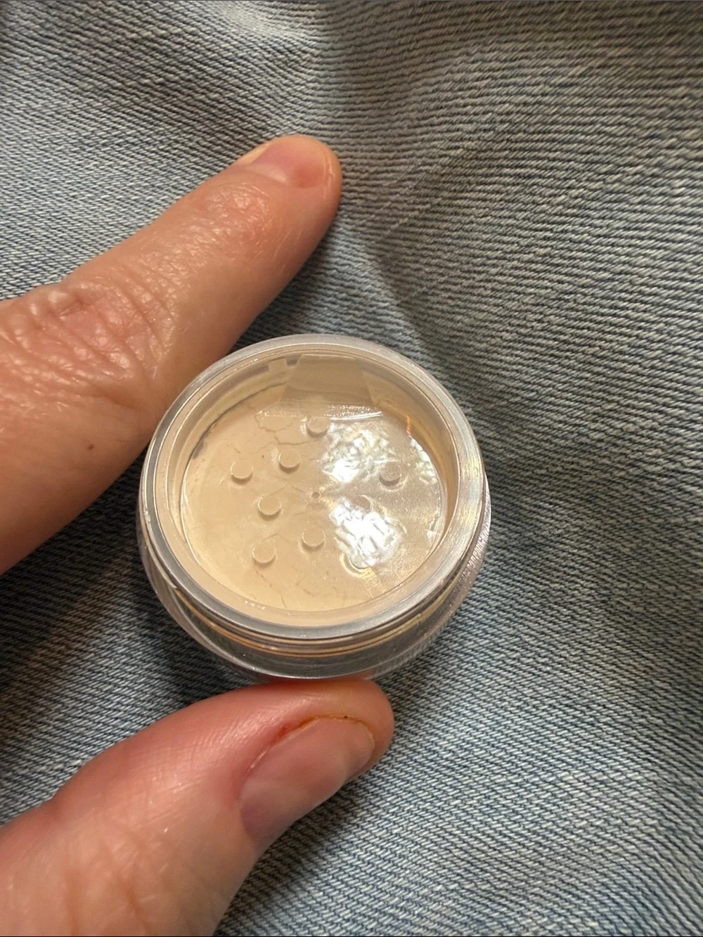 KVD Lock-It Setting Powder Translucent - Picture 3 of 3